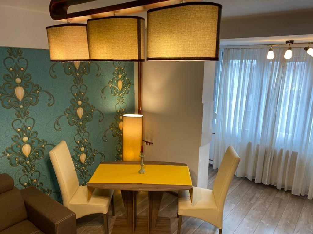 Central Cosy Apart Oradea Appartement Buitenkant foto