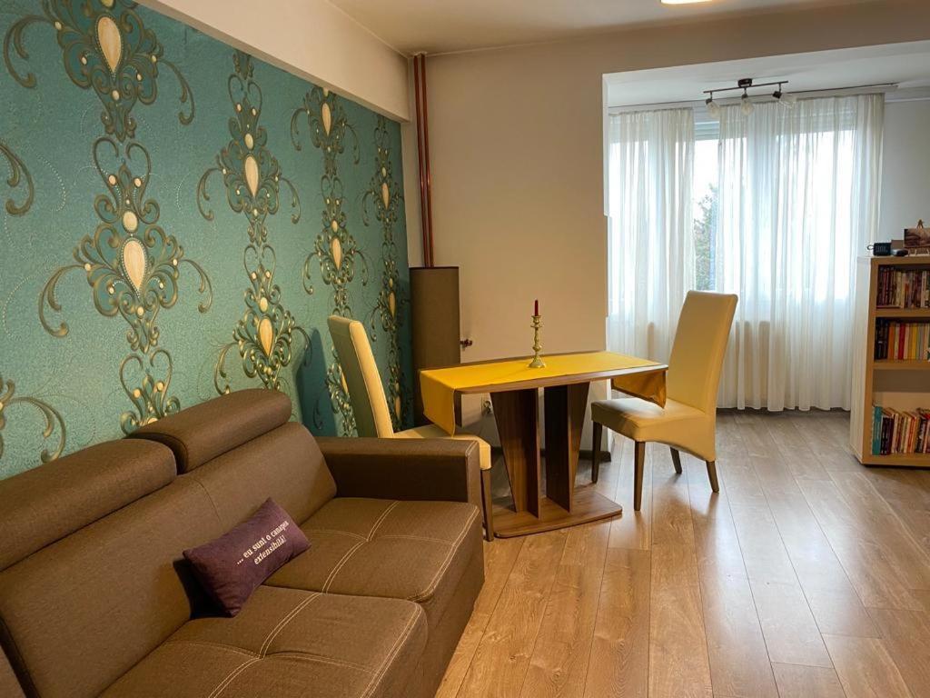 Central Cosy Apart Oradea Appartement Buitenkant foto