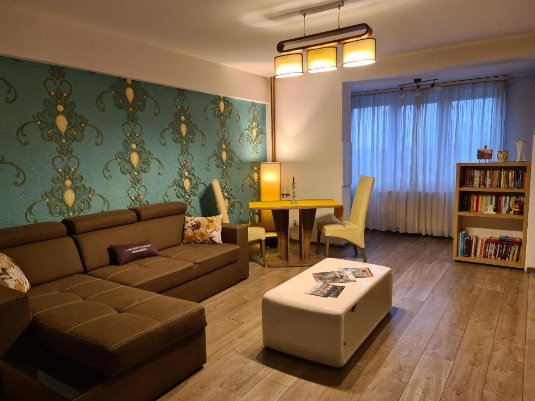 Central Cosy Apart Oradea Appartement Buitenkant foto