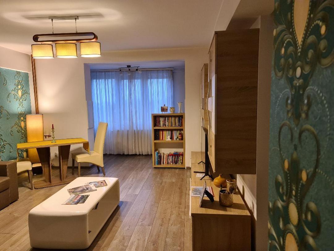 Central Cosy Apart Oradea Appartement Buitenkant foto