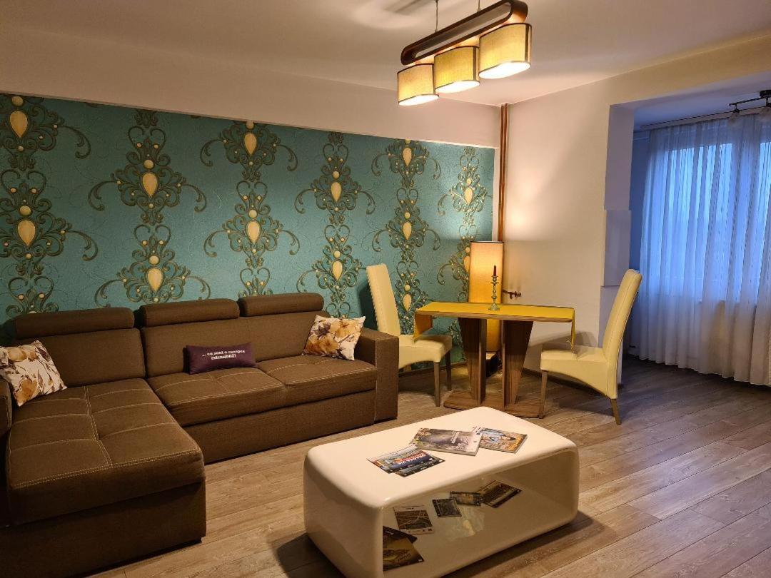 Central Cosy Apart Oradea Appartement Buitenkant foto